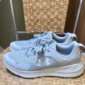 Like new Men’s Under Armour sneakers size:9.5